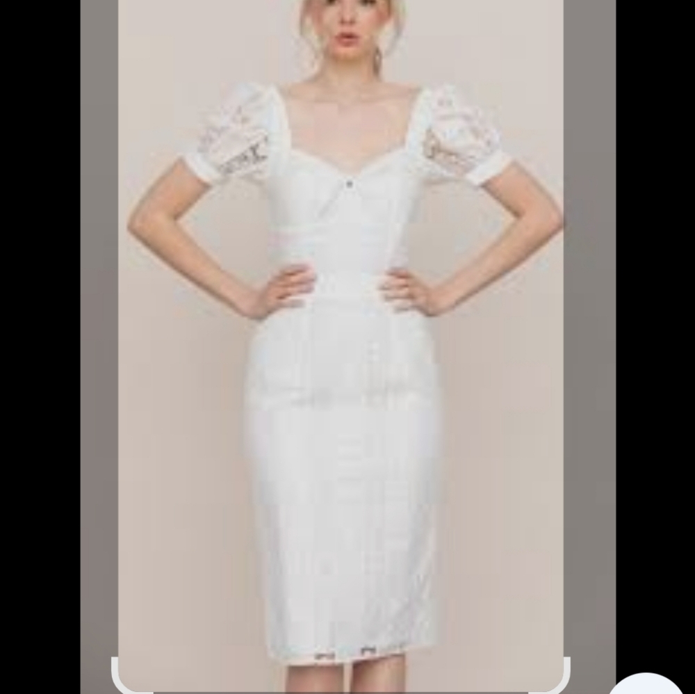 Yumi Kim White eyelet Dress Sweetheart Neckline and tie back Size L EUC